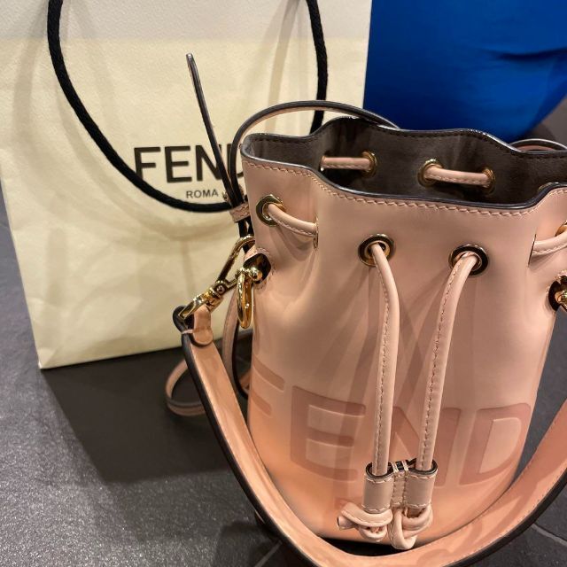 国内発送】 FENDI 超美品 ピンク ショルダーバッグ モントレゾール