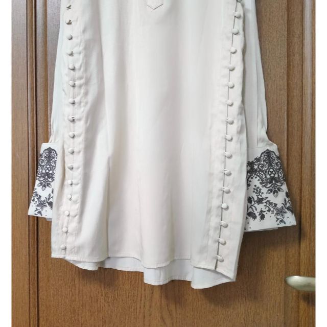 AMERI VINTAGE EMBROIDERY CUFF BLOUSE