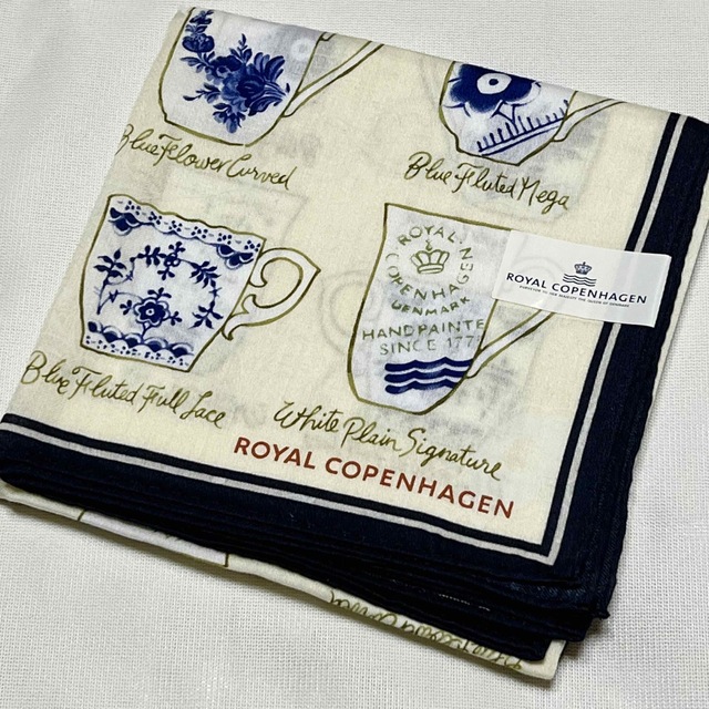 ROYAL COPENHAGEN(ロイヤルコペンハーゲン)の【新品】ロイヤルコペンハーゲン💖ハンカチ大判サイズ✨ レディースのファッション小物(ハンカチ)の商品写真