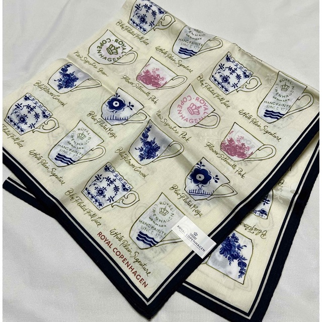 ROYAL COPENHAGEN(ロイヤルコペンハーゲン)の【新品】ロイヤルコペンハーゲン💖ハンカチ大判サイズ✨ レディースのファッション小物(ハンカチ)の商品写真