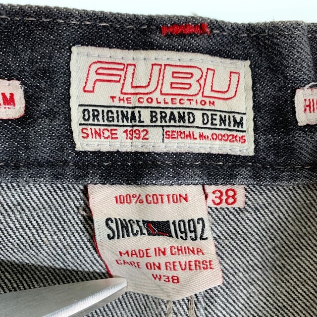 FUBU(フブ)の90's FUBU フブ ブラックデニム ショートパンツ Size 38 メンズのパンツ(ショートパンツ)の商品写真