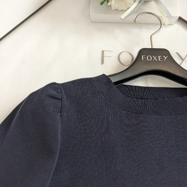 FOXEY(フォクシー)のご専用FOXEY☆"ROCHELLE TOP" ネイビー　38 foxey レディースのトップス(カットソー(半袖/袖なし))の商品写真