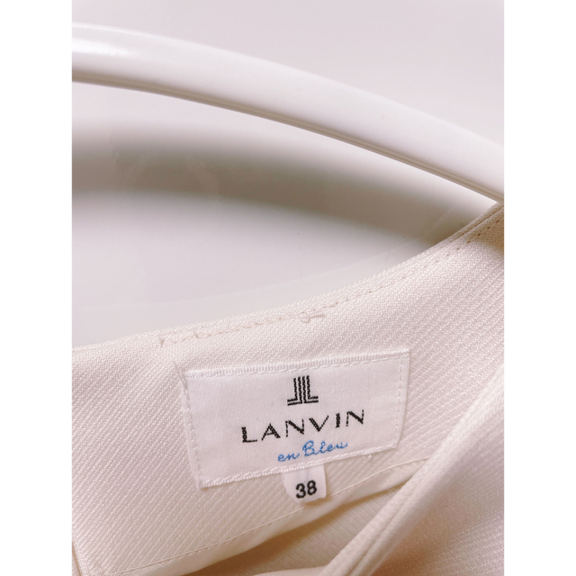 LANVIN en Bleu(ランバンオンブルー)のランバンオンブルー　ギャザーショルダー　ペプラム　ブラウス レディースのトップス(シャツ/ブラウス(長袖/七分))の商品写真