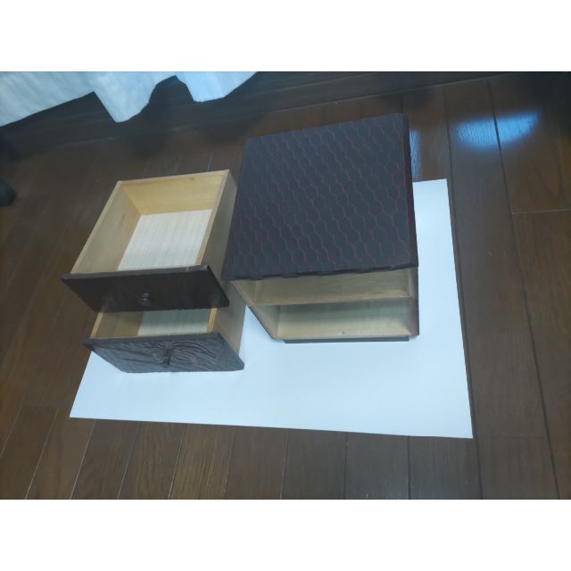 ■美しい花柄木彫り■小物入れ二段引き出し ■亀甲模様■昭和の品■現代でも実用的！