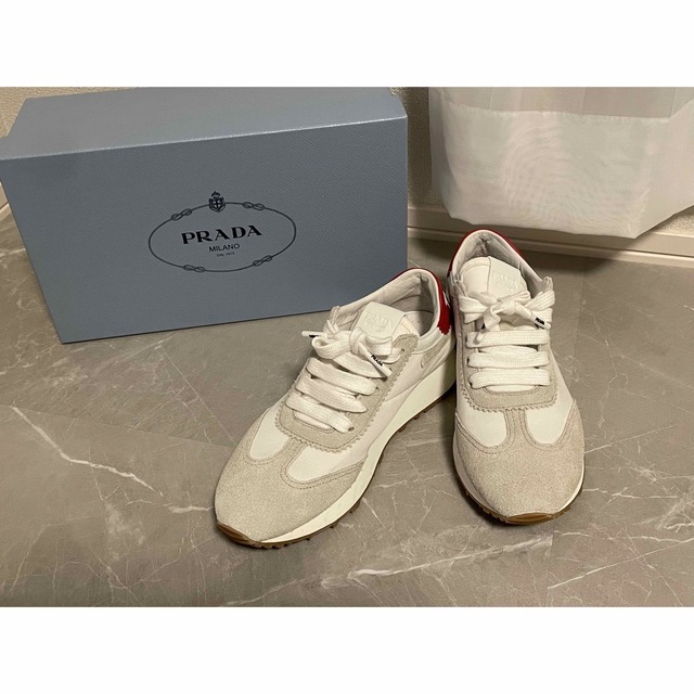 PRADA(プラダ)の【pada様】PRADA 異素材Mix スニーカー　ベージュ レディースの靴/シューズ(スニーカー)の商品写真