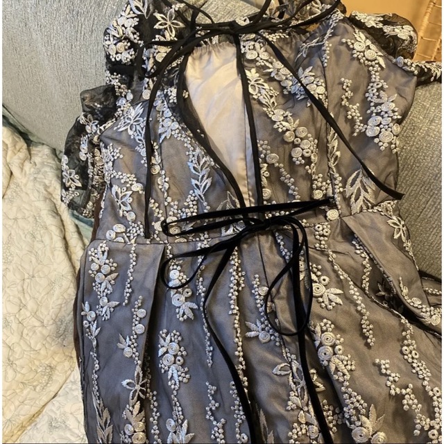 美品⭐︎niana ブラック花柄刺繍ドレス レディースのフォーマル/ドレス(ロングドレス)の商品写真