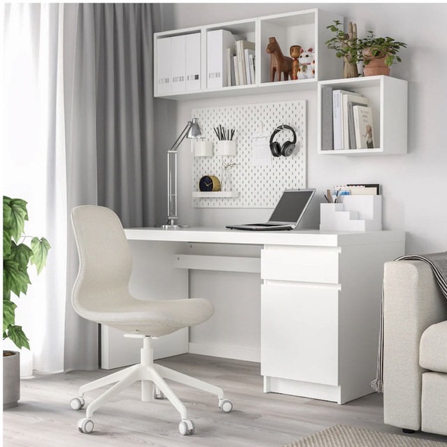 IKEA(イケア)のロングフィェル（人気色ベージュ/ホワイト） インテリア/住まい/日用品の椅子/チェア(デスクチェア)の商品写真