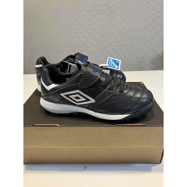 UMBRO(アンブロ)の《新品》UMBRO アンブロ アクセレイター SB JR WIDE 17.0cm キッズ/ベビー/マタニティのキッズ靴/シューズ(15cm~)(アウトドアシューズ)の商品写真