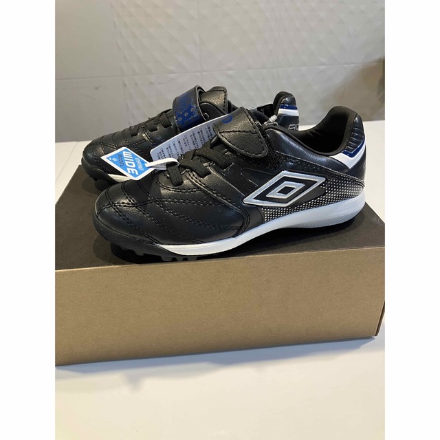 UMBRO(アンブロ)の《新品》UMBRO アンブロ アクセレイター SB JR WIDE 17.0cm キッズ/ベビー/マタニティのキッズ靴/シューズ(15cm~)(アウトドアシューズ)の商品写真