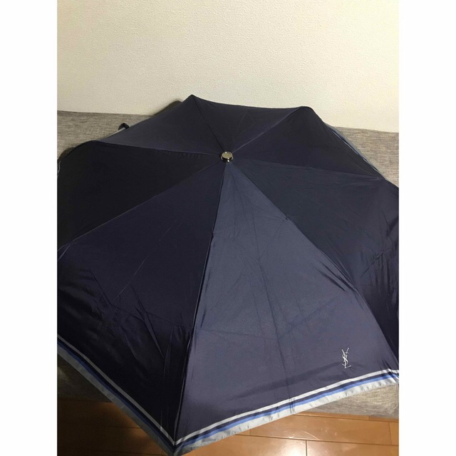 Yves Saint Laurent(イヴサンローラン)の美品　イヴ•サンローラン  折り畳み傘　ネイビー　ブルー メンズのファッション小物(傘)の商品写真