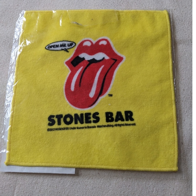 新品未使用品未開封　ローリング・ストーンズ　STONES　BARハンドタオル メンズのファッション小物(ハンカチ/ポケットチーフ)の商品写真