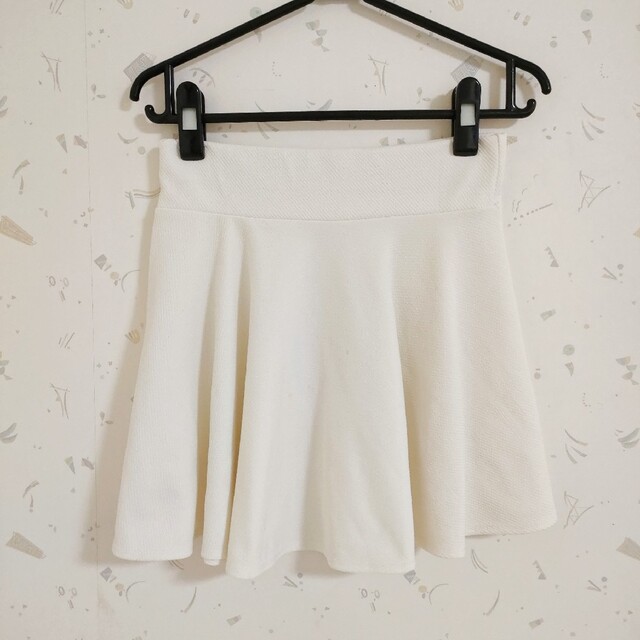 フレア ミニスカート 白 白スカート レディース ボトムス スカート ミニ 無地 レディースのスカート(ミニスカート)の商品写真