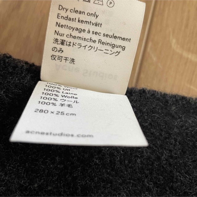 Acne Studios(アクネストゥディオズ)の美品 Acne Studios アクネ 旧タグ マフラー ストール ブラック レディースのファッション小物(マフラー/ショール)の商品写真