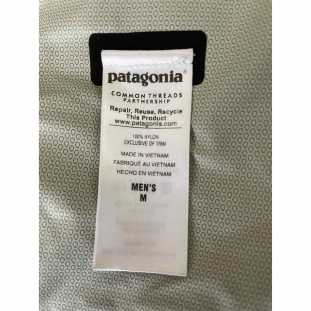 patagonia(パタゴニア)の国内正規パタゴニア トレントシェルジャケットMブラック黒 メンズのジャケット/アウター(ナイロンジャケット)の商品写真