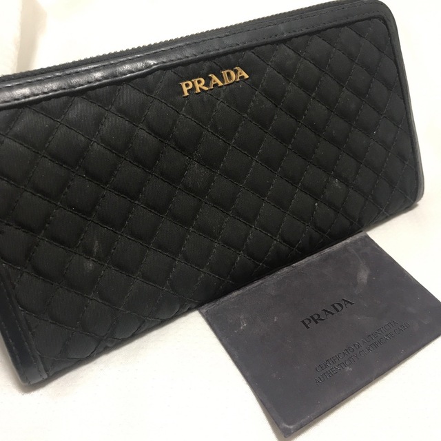 レディースPRADA 長財布　キルティング