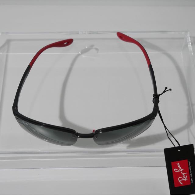 Ray-Ban(レイバン)の【新品・未使用】Ray Ban サングラス Ferrari フェラーリ メンズのファッション小物(サングラス/メガネ)の商品写真