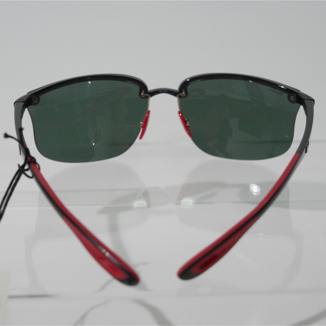 Ray-Ban(レイバン)の【新品・未使用】Ray Ban サングラス Ferrari フェラーリ メンズのファッション小物(サングラス/メガネ)の商品写真