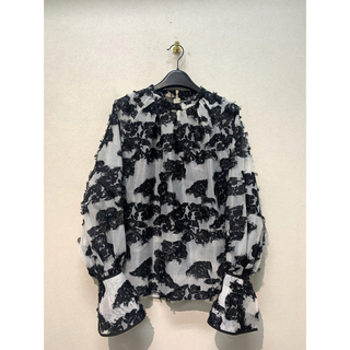 クラネCLANE FLOW FLOWER JACQUARD TOPS