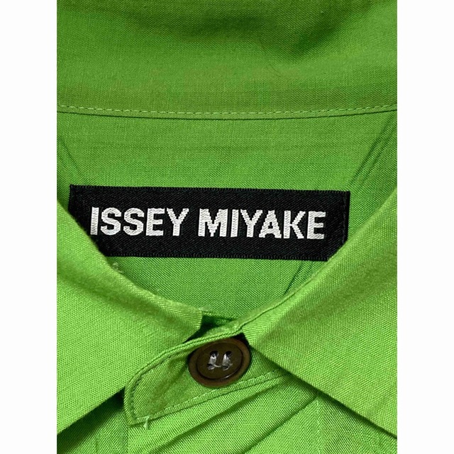 ISSEY MIYAKE(イッセイミヤケ)のイッセイミヤケ　プリーツシャツ　長袖　グリーン　ポリエステル　メンズ　2 M メンズのトップス(シャツ)の商品写真