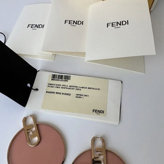 FENDI プレキシガラス　ピンク
