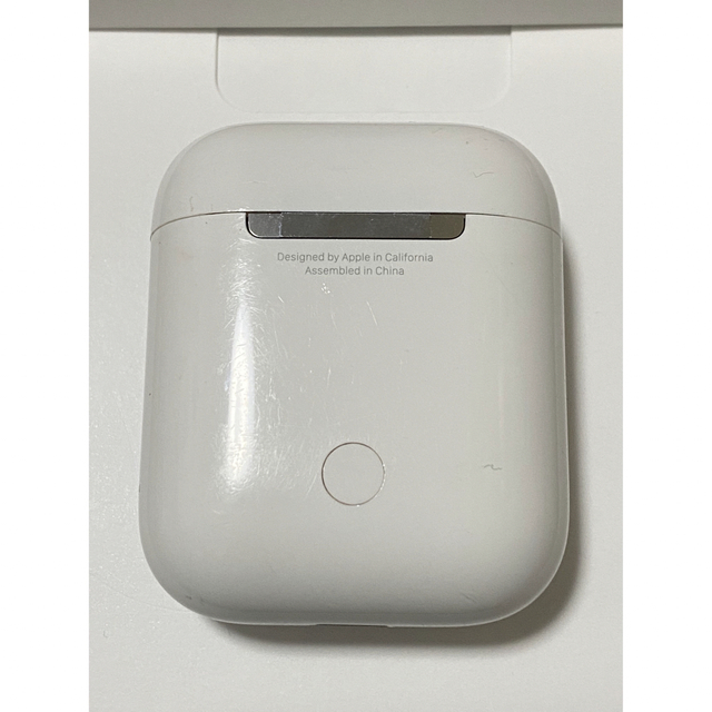 Apple(アップル)のAirPods 第2世代 充電ケース スマホ/家電/カメラのオーディオ機器(ヘッドフォン/イヤフォン)の商品写真