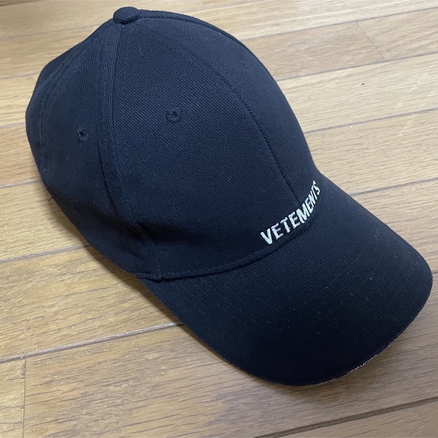 VETEMENTS(ヴェトモン)のVETEMENTS ロゴ キャップ  メンズの帽子(キャップ)の商品写真