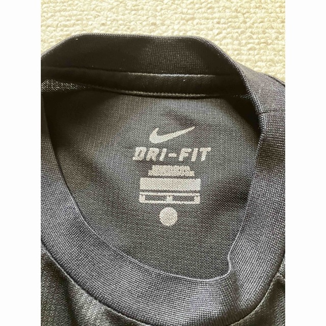 NIKE(ナイキ)のNIKE Tシャツ　黒　M スポーツ/アウトドアのトレーニング/エクササイズ(その他)の商品写真