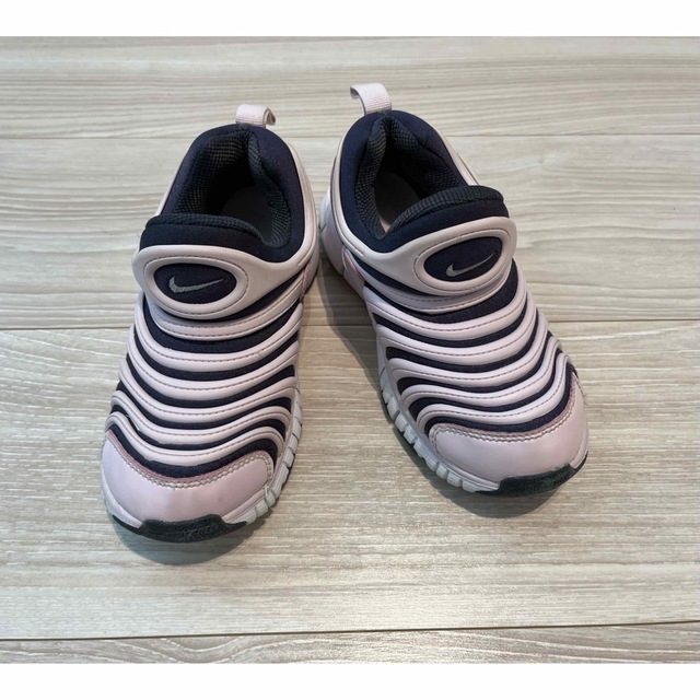 NIKE(ナイキ)のNIKE ダイナモフリー17cm ピンク 女の子 キッズ/ベビー/マタニティのキッズ靴/シューズ(15cm~)(スニーカー)の商品写真