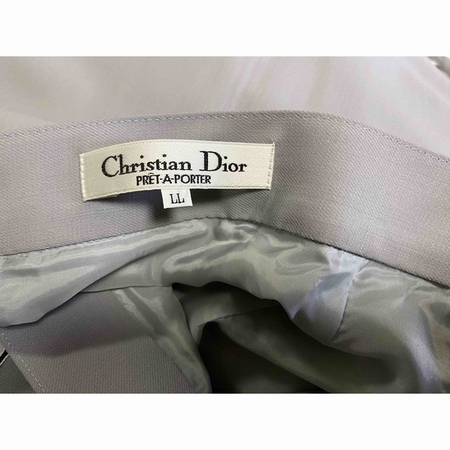 Christian Dior(クリスチャンディオール)のクリスチャンディオール　ウール100％ライトグレー巻きスカート（実家保管品） レディースのスカート(ひざ丈スカート)の商品写真