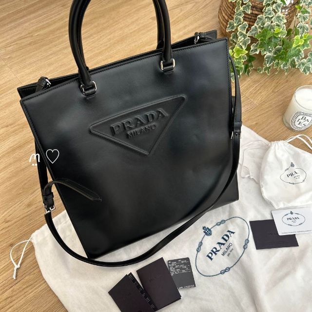 PRADA プラダ エンボスロゴレザートートバッグ ブラック ショルダー 美