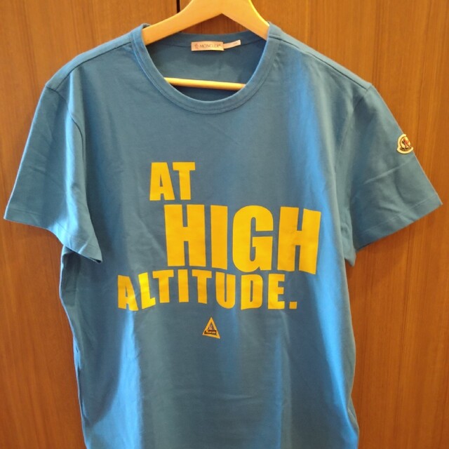 MONCLER(モンクレール)のMONCLER『AT HIGH ATITUDE』Tシャツ　青　Ｌ メンズのトップス(Tシャツ/カットソー(半袖/袖なし))の商品写真