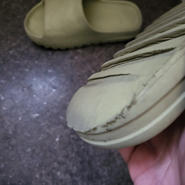 YEEZY（adidas）(イージー)のadidas  YEEZY SLIDE RESIN イージー 27.5cm メンズの靴/シューズ(サンダル)の商品写真