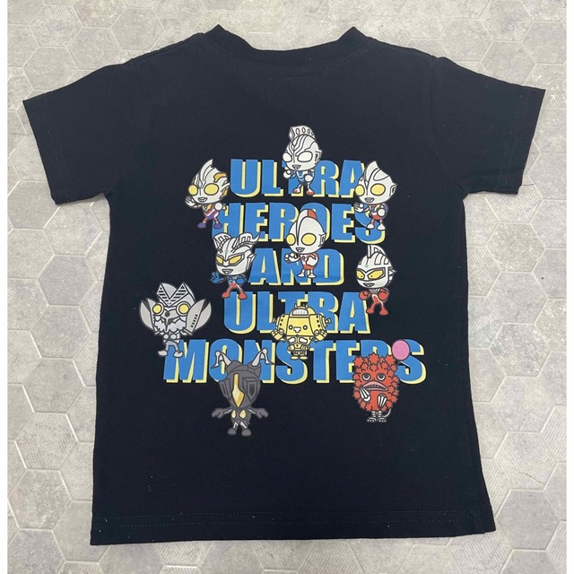 ウルトラマン　半袖　Tシャツ　トップス　男の子　110 キッズ/ベビー/マタニティのキッズ服男の子用(90cm~)(Tシャツ/カットソー)の商品写真