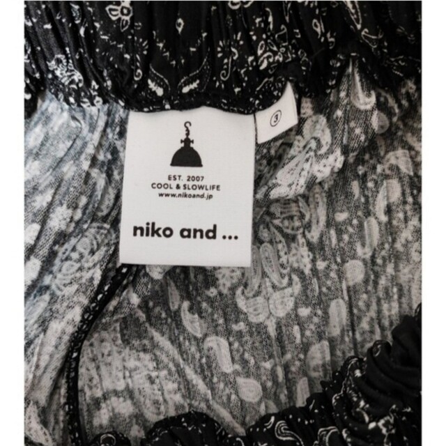 niko and...(ニコアンド)のniko and　ニコアンド　サラサラカットプリーツパンツ レディースのパンツ(カジュアルパンツ)の商品写真