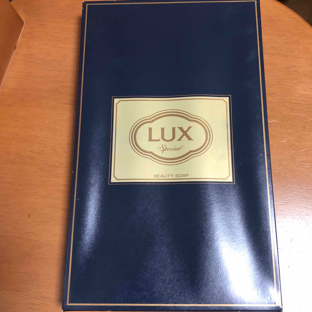 LUX(ラックス)のラックス　スペシャル　化粧石けん　10個 コスメ/美容のボディケア(ボディソープ/石鹸)の商品写真