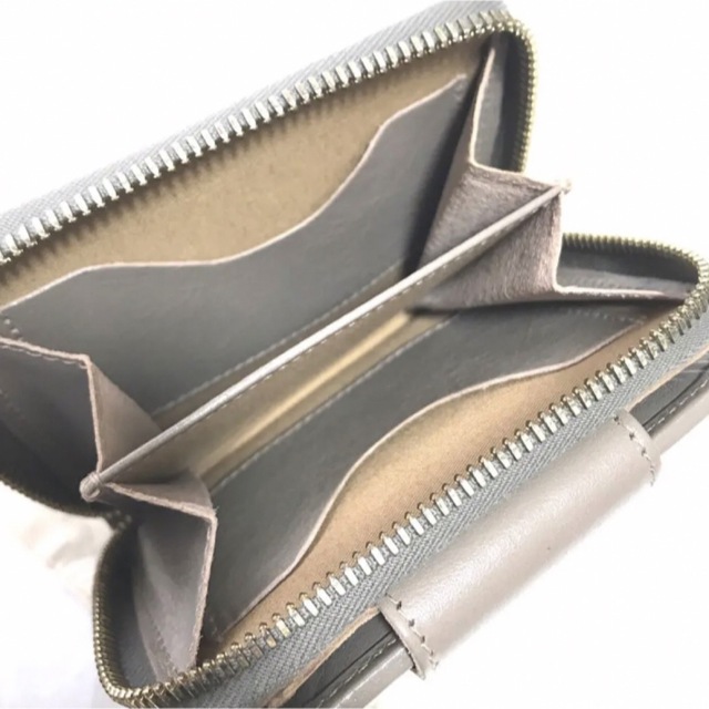 IL BISONTE(イルビゾンテ)のイルビゾンテ  財布　星柄　型押し　グレー　ラウンドチャック　二つ折り財布 レディースのファッション小物(財布)の商品写真