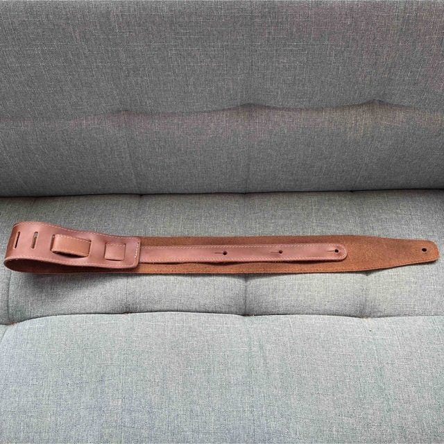 Fender(フェンダー)のFENDER BROKEN-IN LEATHER STRAP 楽器のギター(ストラップ)の商品写真