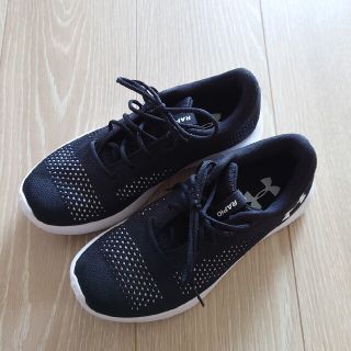 アンダーアーマー(UNDER ARMOUR)のｱﾝﾀﾞｰｱｰﾏｰ ｽﾆｰｶｰ 23.5(スニーカー)