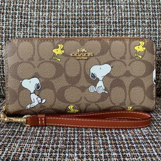 コーチ(COACH)のショプバ・箱付き705  コーチ　長財布　ブラウンシグネチャー×スヌーピーコラボ(財布)