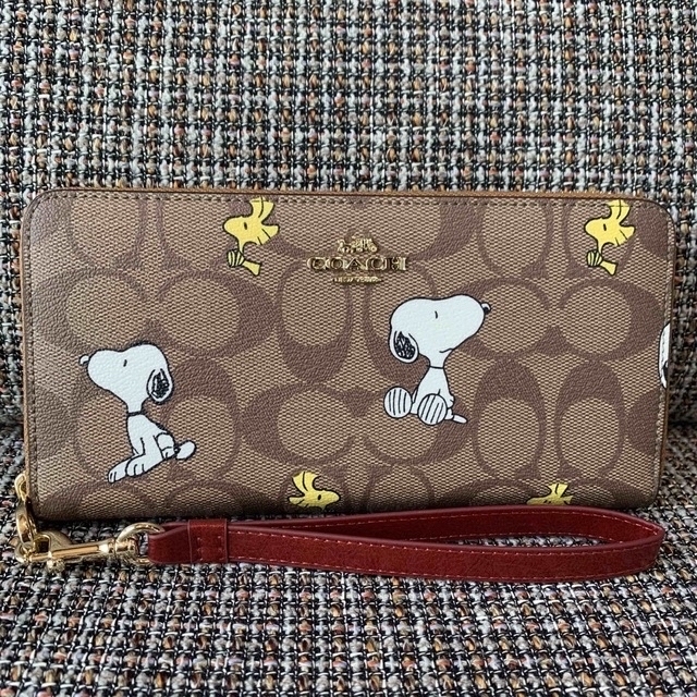 COACH(コーチ)のはな　様　専用　705  コーチ　長財布　ブラウンシグネチャー×スヌーピーコラボ レディースのファッション小物(財布)の商品写真