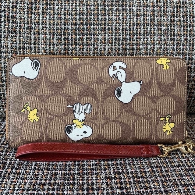 COACH(コーチ)のはな　様　専用　705  コーチ　長財布　ブラウンシグネチャー×スヌーピーコラボ レディースのファッション小物(財布)の商品写真