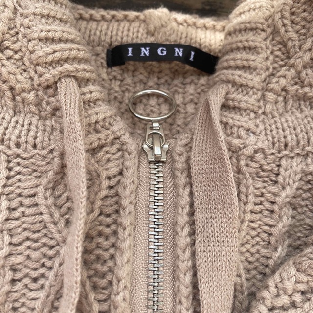 INGNI(イング)のINGINI ハーフジップニット セーター フード 防寒 ぽわん袖 シンプル レディースのトップス(ニット/セーター)の商品写真
