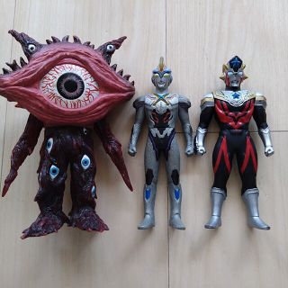 ウルトラマンソフビ　エクシードエックス　ウルトラマンタイタス　ガンＱ(特撮)