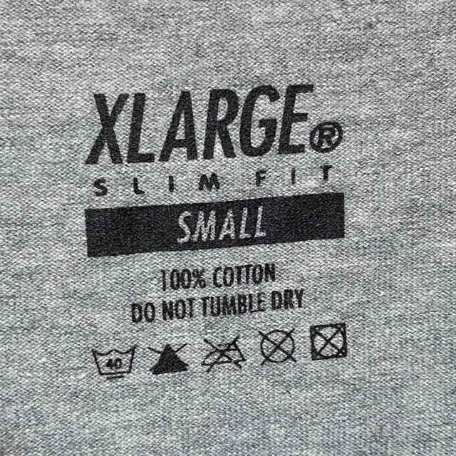 XLARGE(エクストララージ)のXLARGE エックスラージ Tシャツ プリントロゴ デカロゴ グレー Sサイズ メンズのトップス(Tシャツ/カットソー(半袖/袖なし))の商品写真