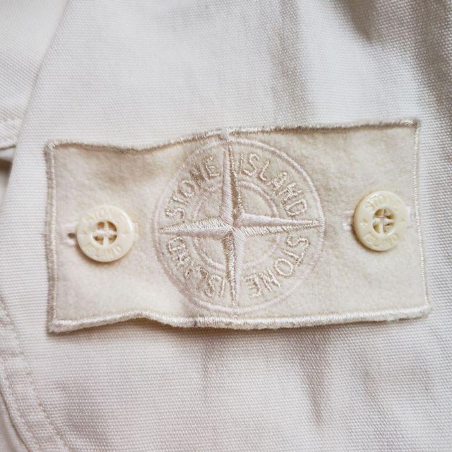 STONE ISLAND(ストーンアイランド)の【レアデザイン】ストーンアイランド ゴーストパッチ 同色 シャツジャケット 白 メンズのトップス(シャツ)の商品写真