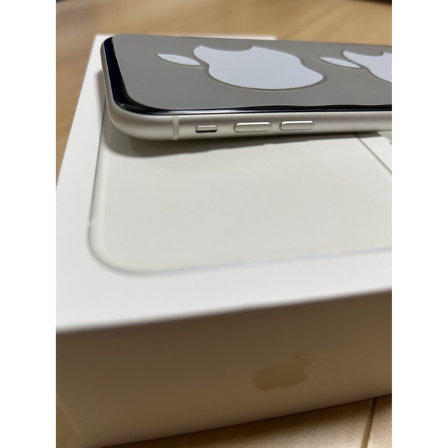 iPhone 11 本体 128GB 美品  white 3