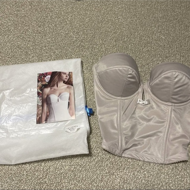 ブライダルブルーム　ショートビスチェ　D70 bridal bloom レディースの下着/アンダーウェア(ブライダルインナー)の商品写真