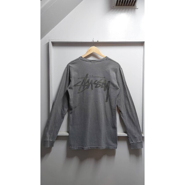 STUSSY(ステューシー)のSTUSSY ガーメントダイ 迷彩柄 ストックロゴ プリント 長袖 Tシャツ メンズのトップス(Tシャツ/カットソー(七分/長袖))の商品写真