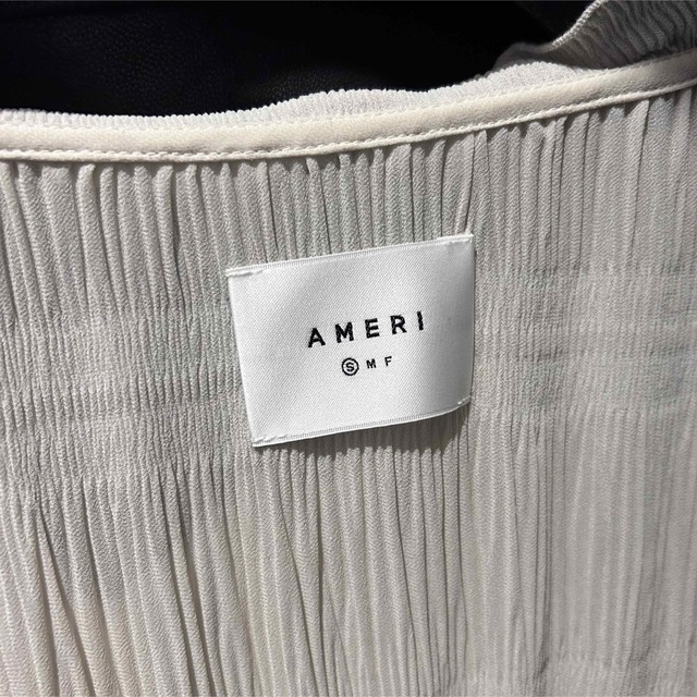 Ameri VINTAGE(アメリヴィンテージ)のAMERI SHIRRING PLEATS DRESS レディースのワンピース(ロングワンピース/マキシワンピース)の商品写真