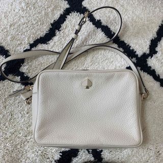 ケイトスペードニューヨーク(kate spade new york)の【美品】kate spade ホワイト　ショルダーバック(ショルダーバッグ)